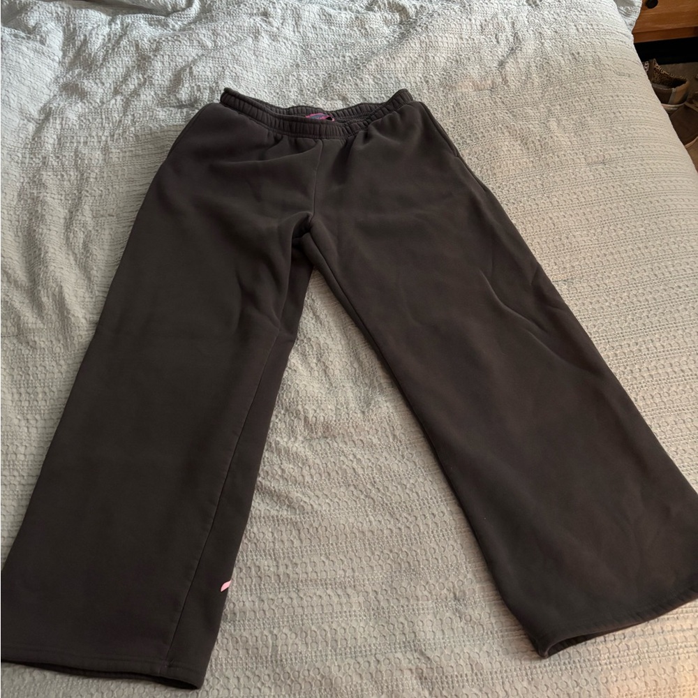 Edikted gray Sweatpants with Pink bows - Picture 3 of 5